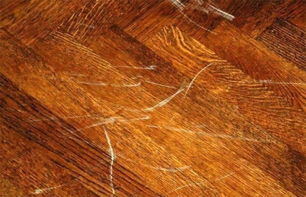 khắc phụ sàn gỗ bị trầy xước