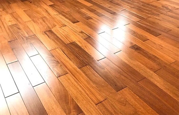 sàn làm bằng gỗ căm xe